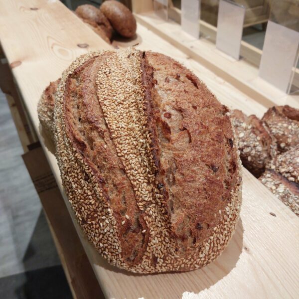 Bruin spelt desembrood